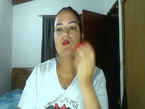 luna withe online show from June 11, 5:04 am