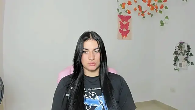 Emic  online show from April 6, 2:07 pm