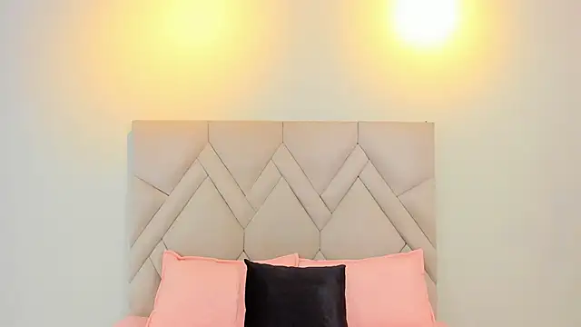 Isis Osman online show from February 11, 7:48 pm