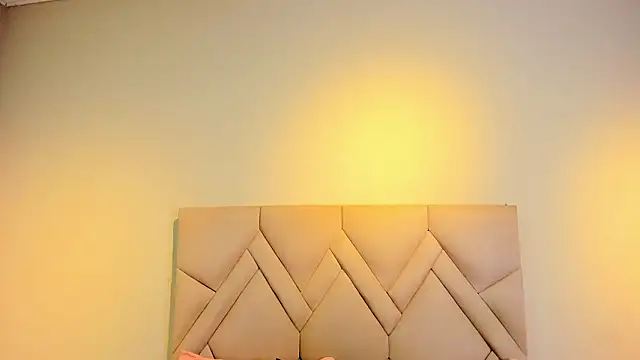 Isis Osman online show from March 6, 7:42 pm