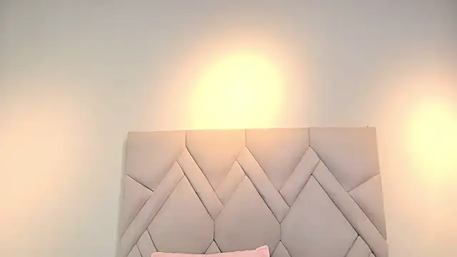 Isis Osman online show from March 20, 7:41 pm