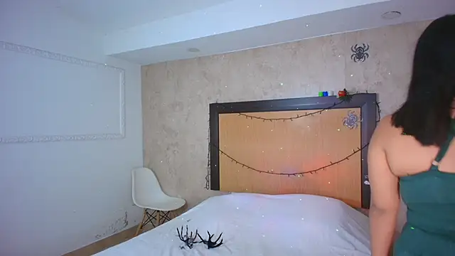 mialopez52 online show from November 1, 10:47 pm