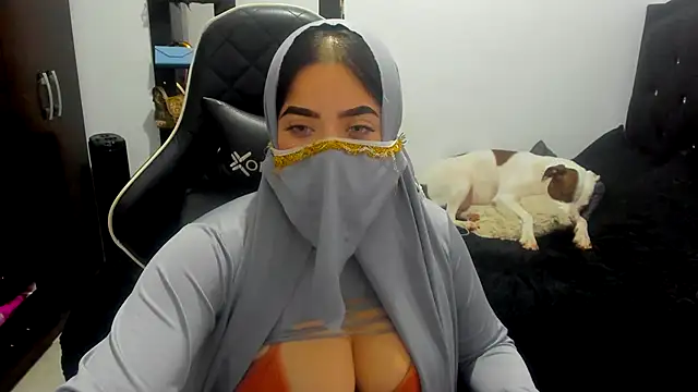 Snapshot of janna_isa chatting on October 18, 10:11 pm janna isa online show from October 18, 10:11 pm