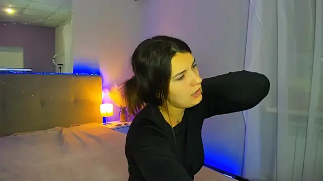 Laura Leee online show from November 20, 6:36 am