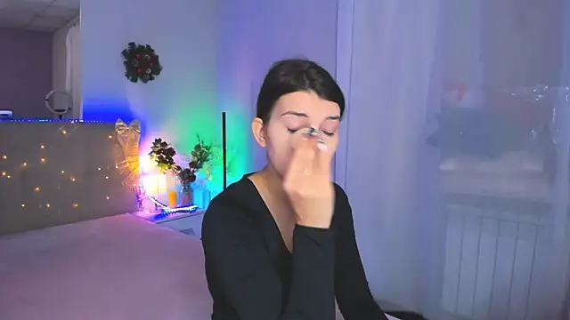 Laura Leee online show from December 22, 6:27 am