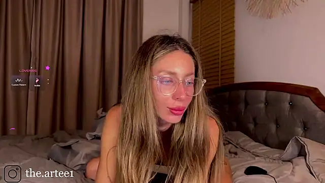    art online show from November 8, 3:28 pm