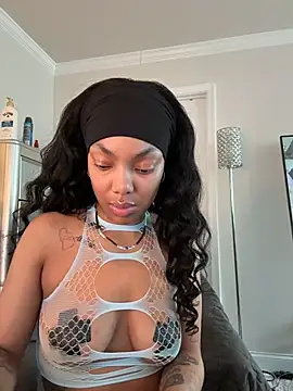 butterflybootyy online show from March 7, 6:15 pm