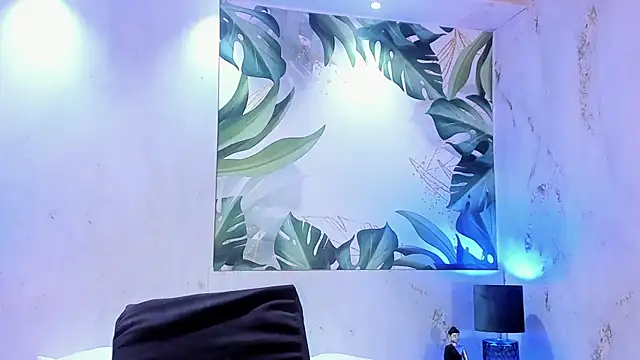 MelaniieRoux online show from April 16, 9:39 pm