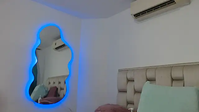 Roxy-Smith online show from December 13, 10:59 pm