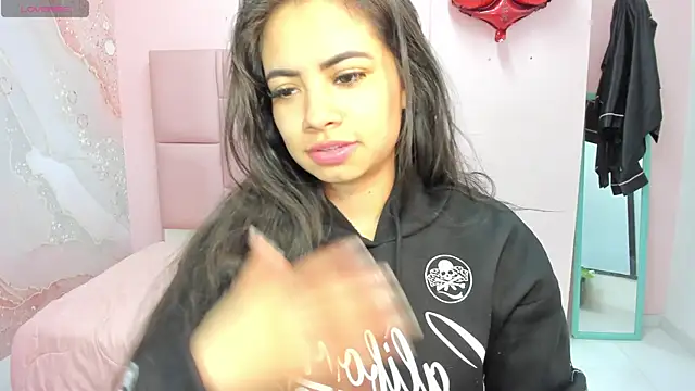 soyzarahtorres online show from September 17, 9:46 pm