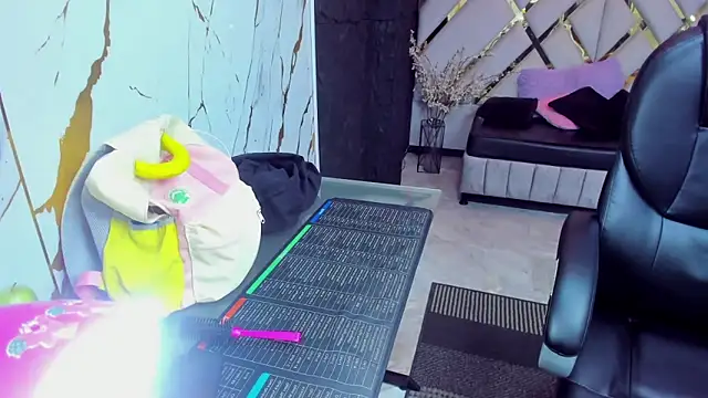 Paris Petit online show from March 25, 8:34 pm