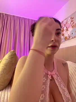 GraceCarther online show from April 6, 7:04 pm