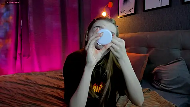 Lesi Moonie01 online show from November 9, 9:27 am