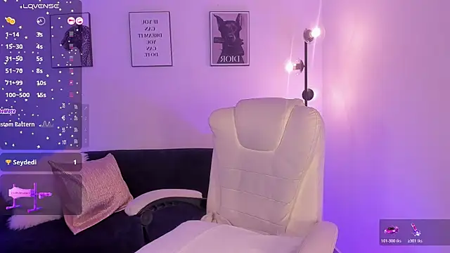 Emilyymilleer  online show from March 20, 7:41 pm