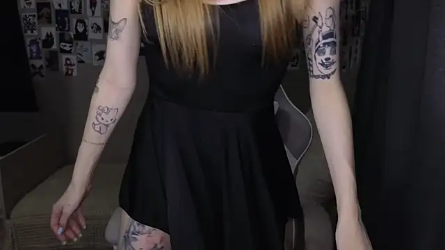 littlevildevil online show from June 12, 8:22 am