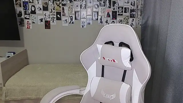 littlevildevil online show from July 3, 7:03 am