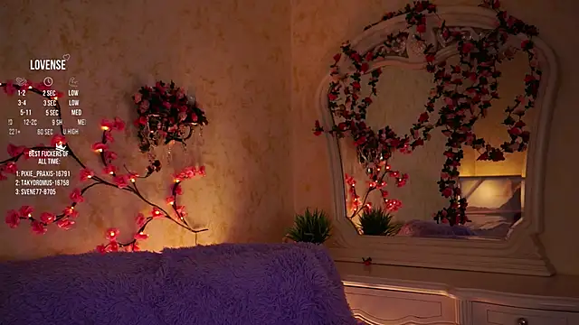 GillianDowdey online show from November 19, 2:44 am