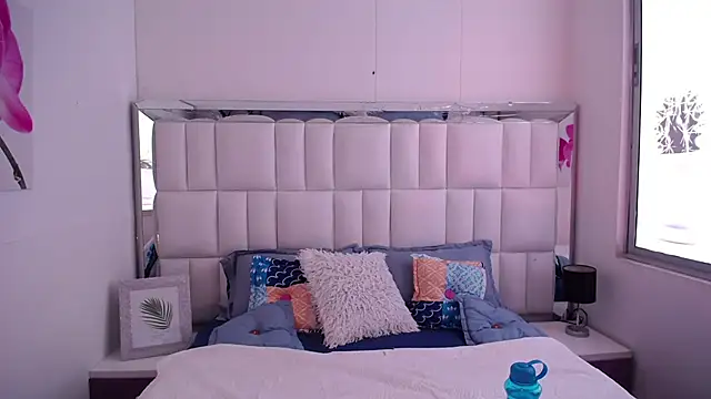 Snapshot of anna_alvarez chatting on September 19, 1:32 pm anna alvarez online show from September 19, 1:32 pm