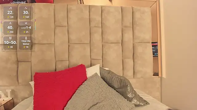 Oliviaa Evans online show from October 9, 3:43 am