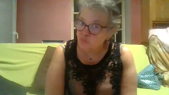 Vandeae44 online show from April 30, 8:57 pm