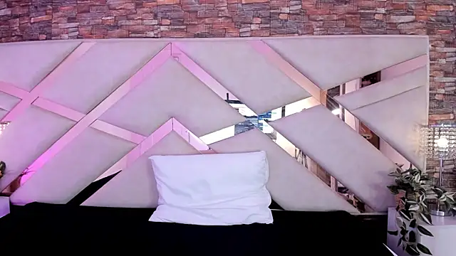 sophie pariss online show from December 3, 3:31 am