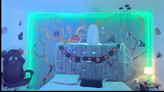 AlessiaDouce online show from October 31, 4:58 am