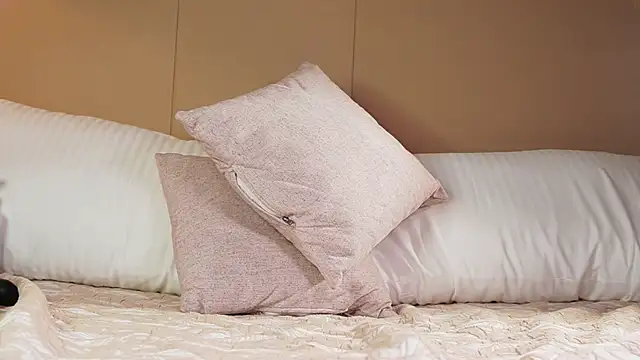 AliceShazaham  online show from April 23, 7:05 am