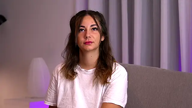 BelleSkye online show from November 4, 4:39 am