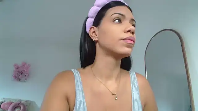 -Naomyy- online show from November 7, 5:29 pm