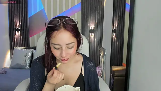 emily layton online show from November 30, 4:44 pm