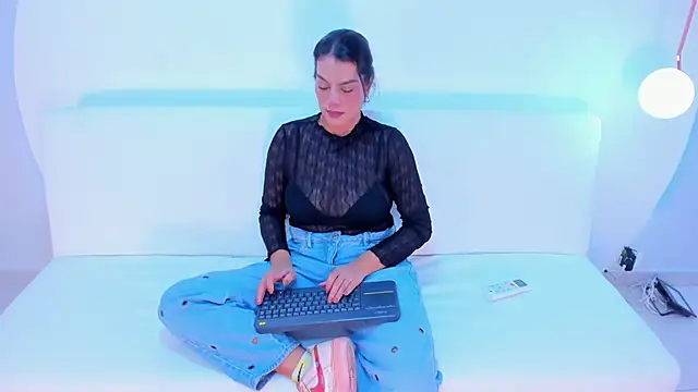 Ada Monroe10 online show from November 4, 1:38 pm