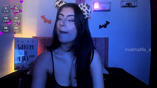 Snapshot of miakhalifaaa_ chatting on October 16, 10:01 pm miakhalifaaa online show from October 16, 10:01 pm