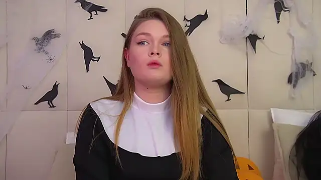 CrystalLyons online show from October 31, 8:07 am