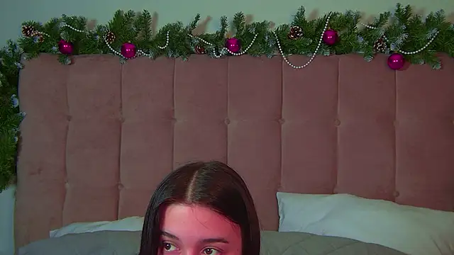 ChristinaMilton online show from December 4, 6:30 pm