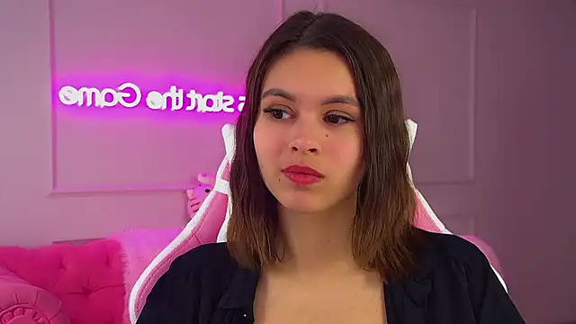 Snapshot of PollyLanders chatting on October 10, 6:13 pm PollyLanders online show from October 10, 6:13 pm