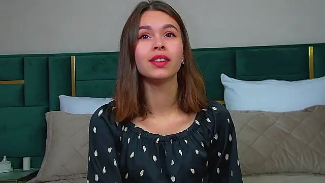 Snapshot of PollyLanders chatting on September 13, 6:10 am PollyLanders online show from September 13, 6:10 am