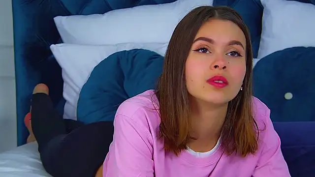 Snapshot of PollyLanders chatting on September 15, 6:15 pm PollyLanders online show from September 15, 6:15 pm