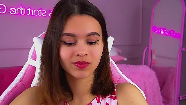 Snapshot of PollyLanders chatting on October 4, 6:19 am PollyLanders online show from October 4, 6:19 am