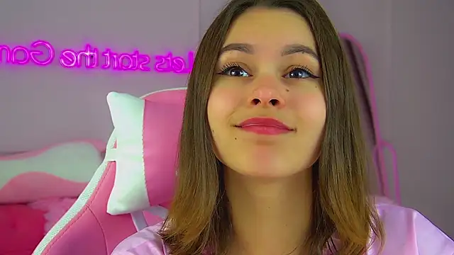 Snapshot of PollyLanders chatting on October 12, 6:21 pm PollyLanders online show from October 12, 6:21 pm