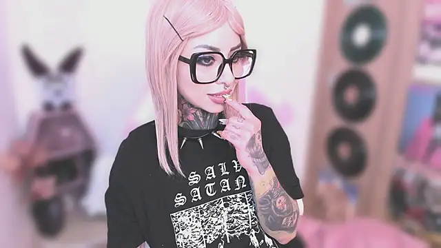 NikkiRamone online show from January 9, 6:12 pm