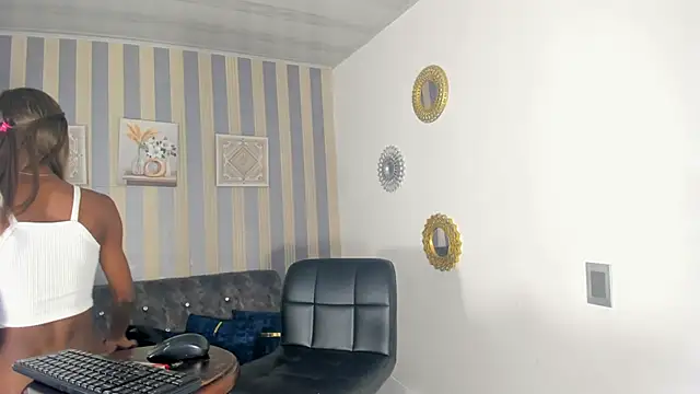 Keila Mendoza online show from April 1, 10:29 pm