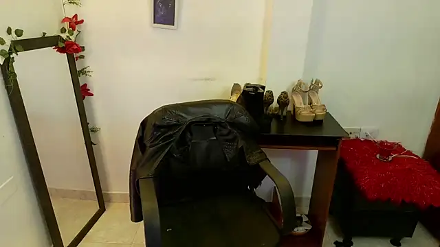 sapphire lilac online show from October 10, 4:17 am