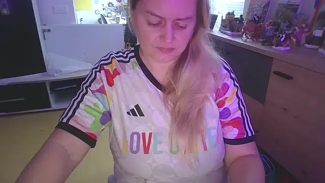 Meliss Official9 online show from December 3, 9:33 am