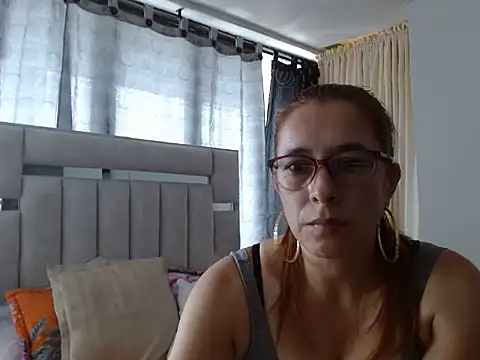 karlabarrera online show from May 28, 8:29 pm