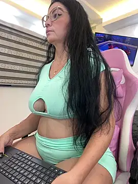 Hot beauty   online show from November 12, 4:10 am