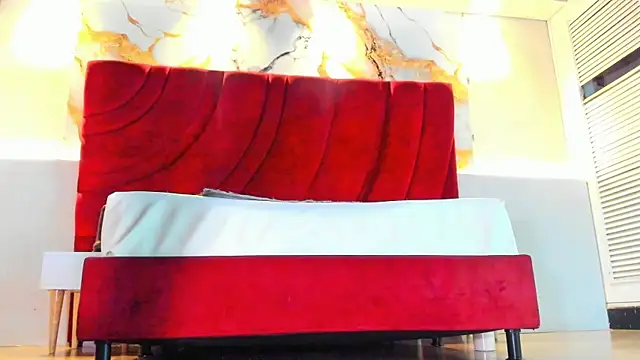 MAISE HILL1 online show from September 17, 1:31 pm