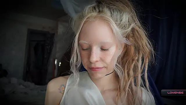  Phantom thread  online show from March 17, 10:30 am