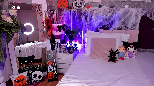 Snapshot of DakottaHill chatting on October 8, 8:18 am DakottaHill online show from October 8, 8:18 am