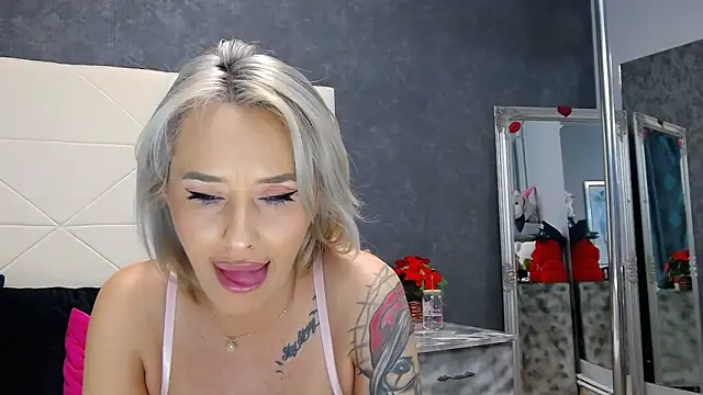 IssaSmith online show from January 14, 4:45 pm