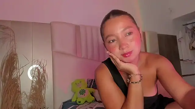 queen angelique online show from October 14, 2:25 am